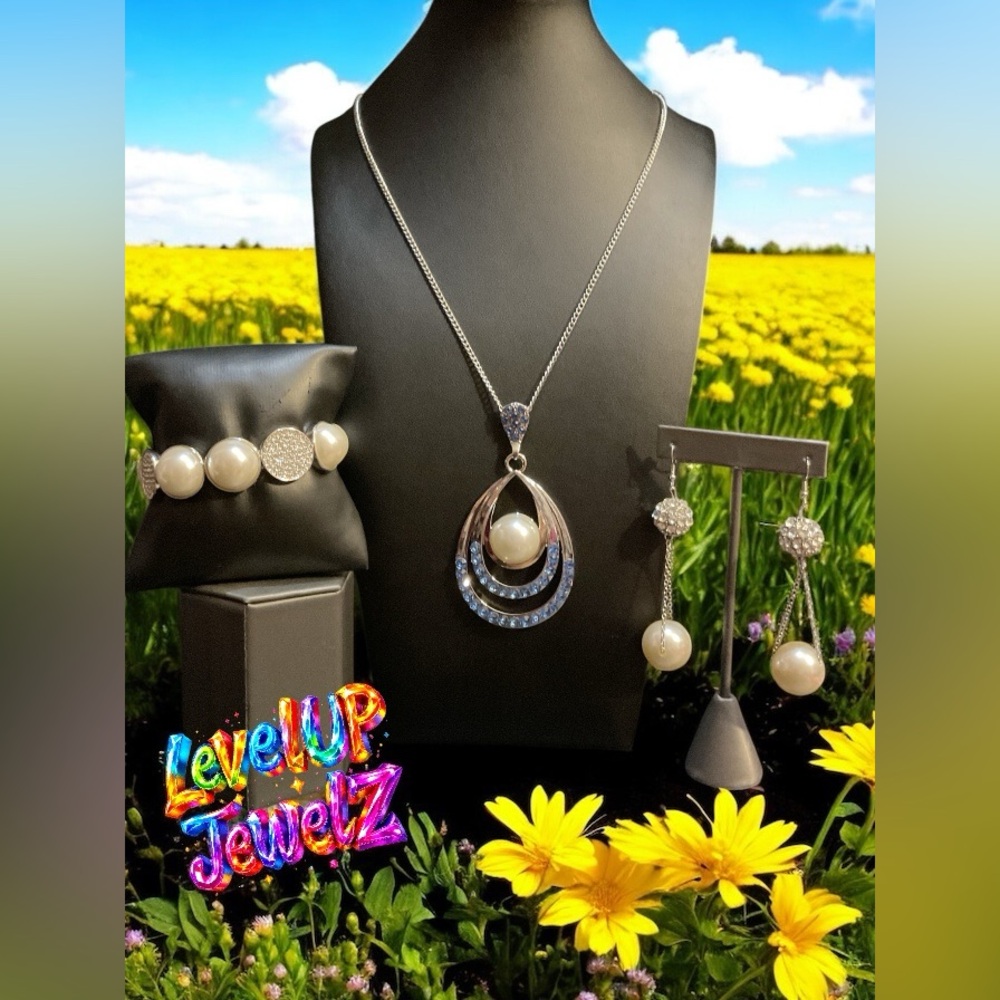 White and Blue Teardrop Pendant Necklace
